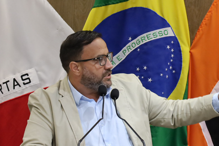 Coleção de notícias publicadas por terceiros