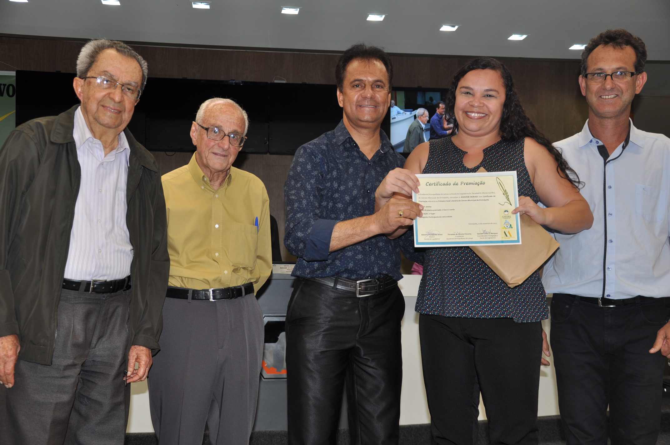 Jennifer Morães: 2° Lugar e 1° Lugar -Primeiro Varal Literário da Câmara Municipal de Divinópolis 10-11-2017.