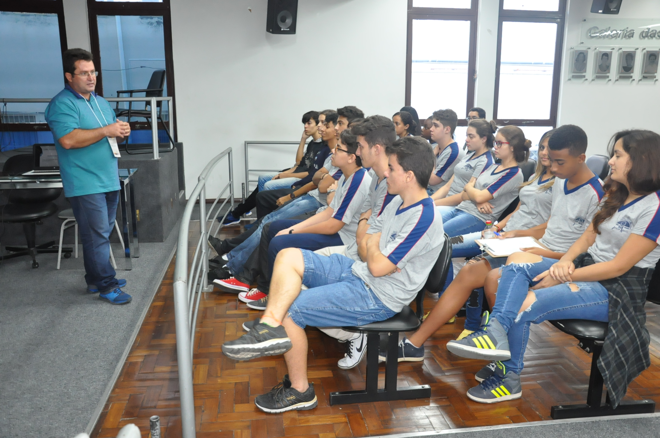 Palestrante: Vander Lúcio- Secŕetario do Legislativo -4° Aula da oficina do Parlamento Jovem 21-03-2018