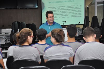 Palestrante: Vander Lúcio- Secŕetario do Legislativo -4° Aula da oficina do Parlamento Jovem 21-03-2018