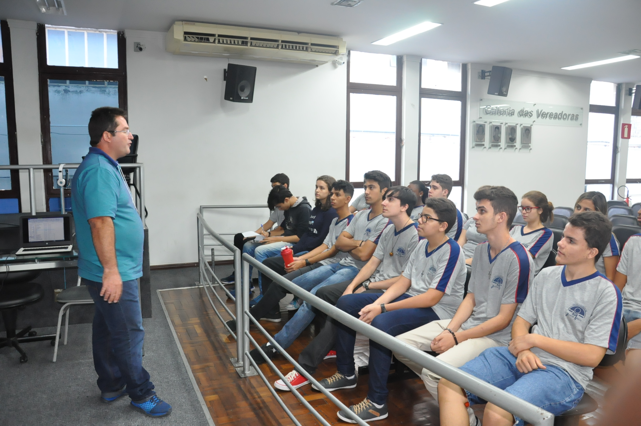 Palestrante: Vander Lúcio- Secŕetario do Legislativo -4° Aula da oficina do Parlamento Jovem 21-03-2018