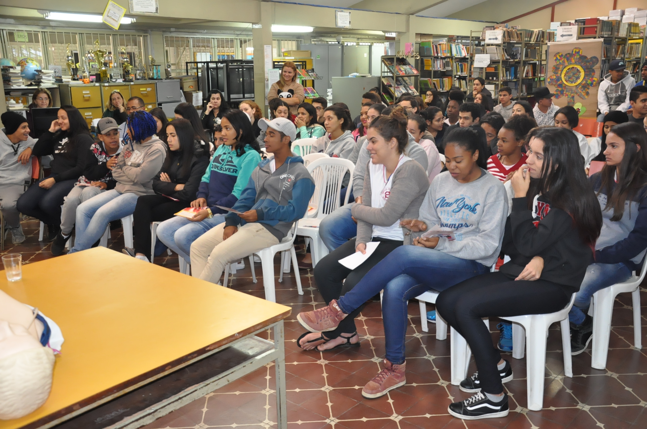 Atividade com a ambulância do SAMU: Escola Estadual Martin Cipriyen 24/05/2018 