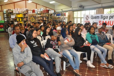 Atividade com a ambulância do SAMU: Escola Estadual Martin Cipriyen 24/05/2018 