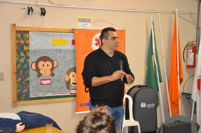 Dr. Roberto Franklin - Atividade com a ambulância do SAMU: Escola Estadual Martin Cipriyen 24/05/2018 