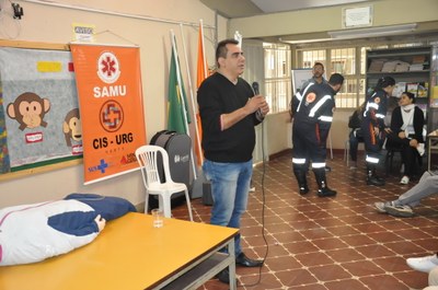 Dr. Roberto Franklin - Atividade com a ambulância do SAMU: Escola Estadual Martin Cipriyen 24/05/2018 