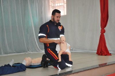 Atividade com a ambulância do SAMU: Escola Estadual Padre Matias Lobato 08/06/2018 