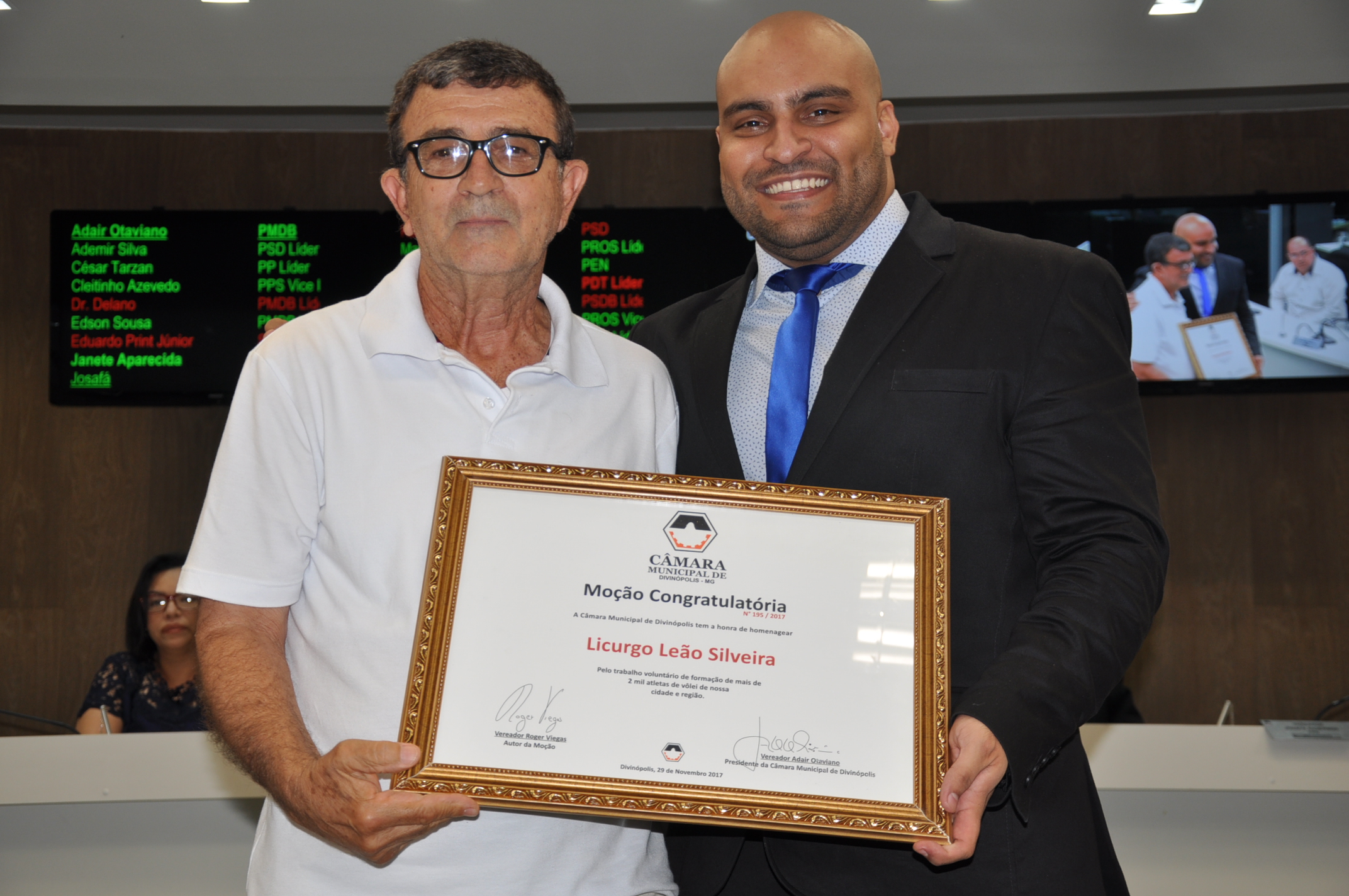 Ver. Roger Viegas - Licurgo Leão Silveira Moção Congrulatoria 30-11-2017