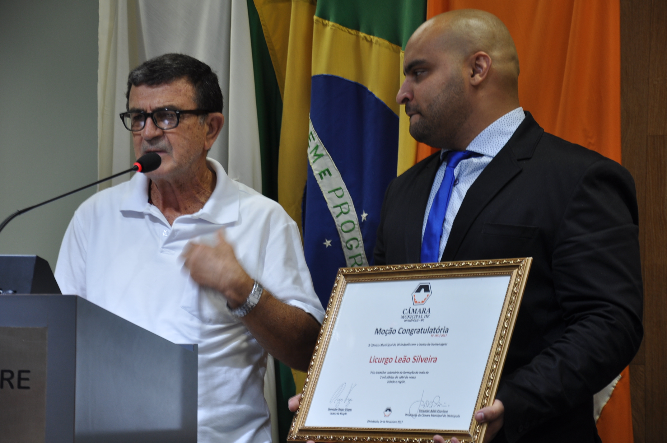 Ver. Roger Viegas - Licurgo Leão Silveira Moção Congrulatoria 30-11-2017