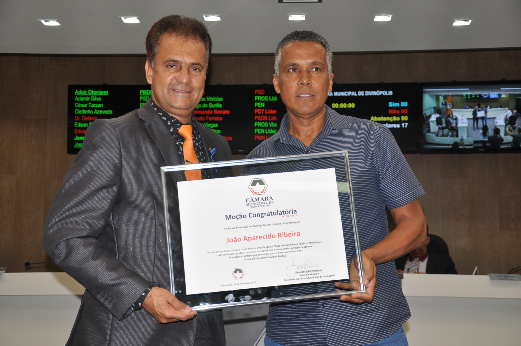 Ver. Adair Otaviano - João Aparecido Ribeiro Moção Congrulatoria 30-11-2017