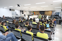 Alunos da Escola Cor e Ação visitam a Câmara de Divinópolis 