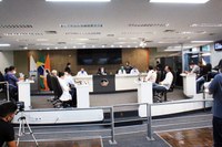 Câmara de Divinópolis aprova corte de 25% do salário dos vereadores
