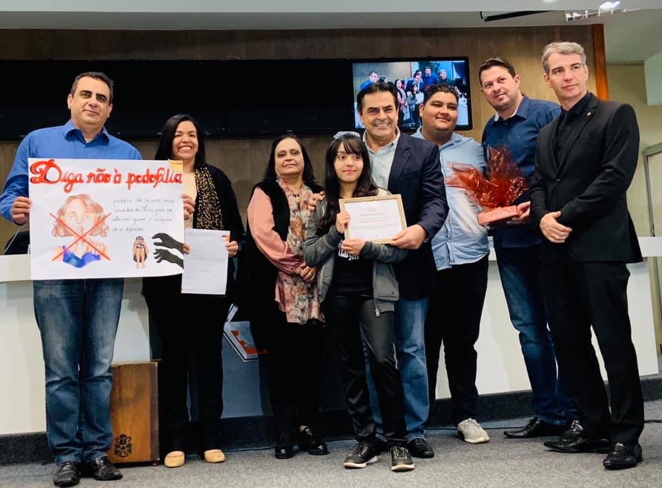 Câmara premia vencedores do 1° Concurso de Cartazes "Todos Contra a Pedofilia"