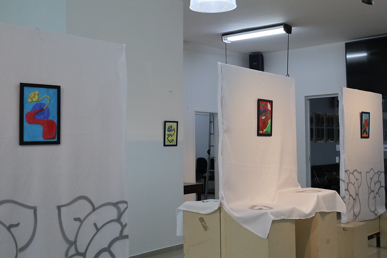 Câmara recebe exposição “Discromia” feita em giz pastel 