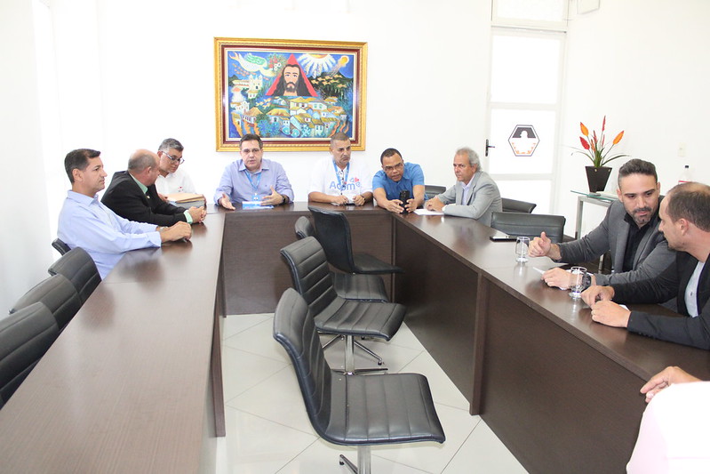 Câmara se reúne com representantes da Acom