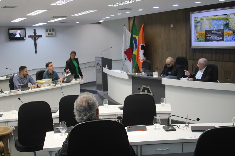 Comissão de administração recebe secretários 