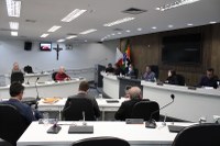 Coordenador de Compras e Vice-Prefeita prestam depoimento à CPI da Educação