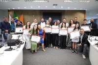 Dezessete estudantes foram homenageados na Câmara