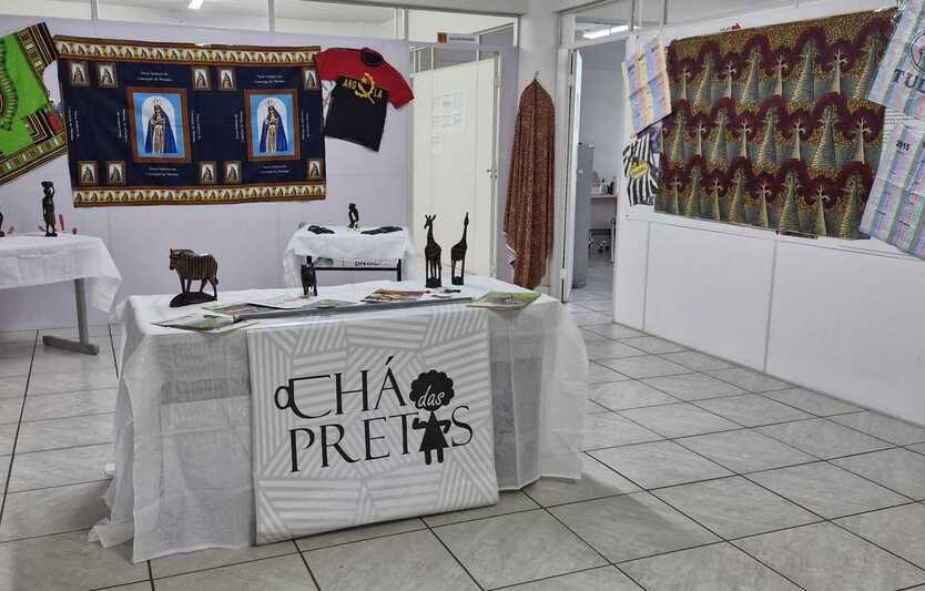 Divinópolis recebe exposição de artefatos angolanos que resgatam a ancestralidade Africana 