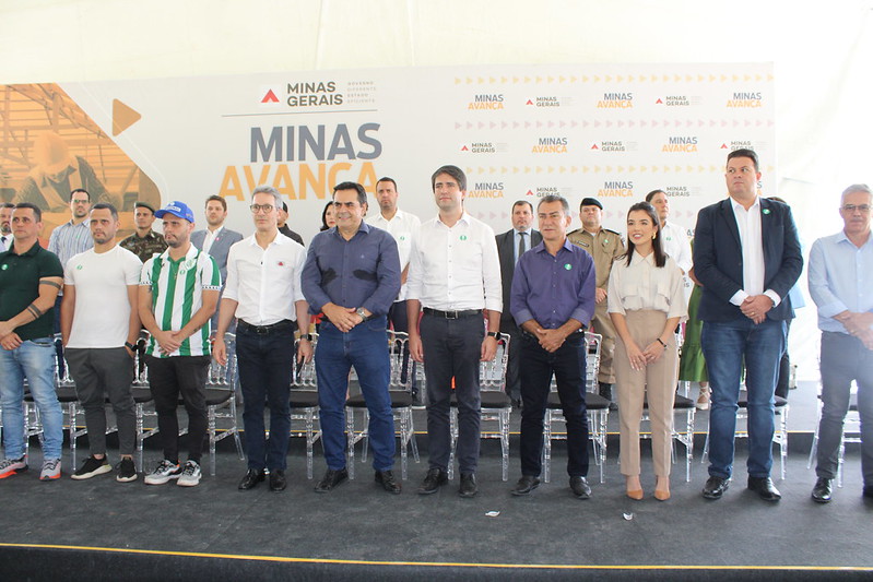 Governador de Minas assina retomada das obras do Hospital Público