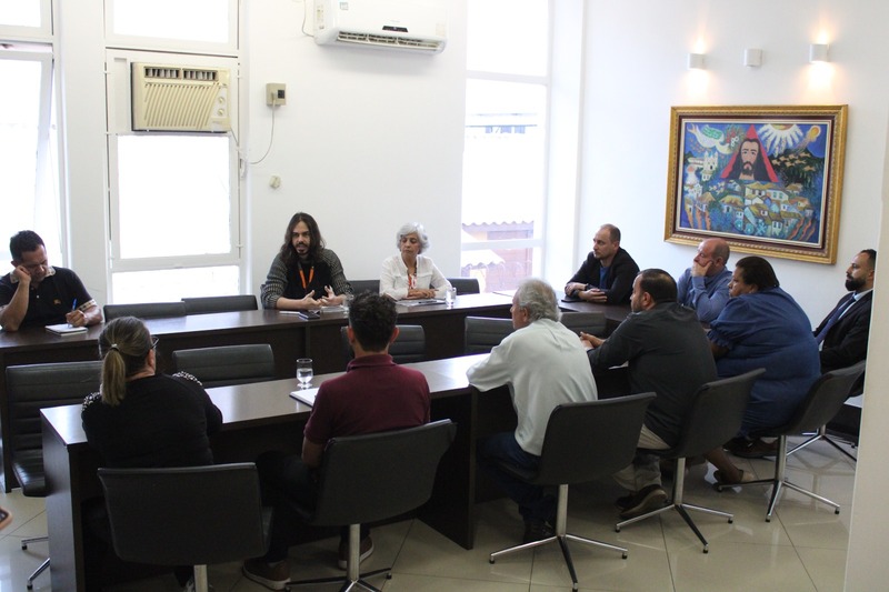 Parlamentares se reúnem com equipe da Assistência Social
