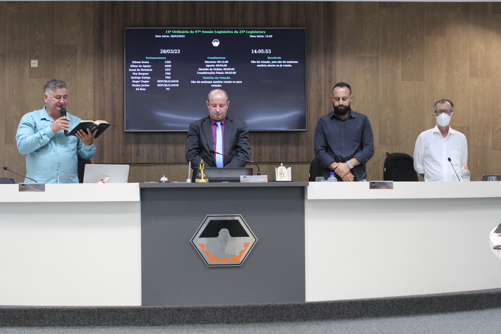 Pauta se mantém trancada