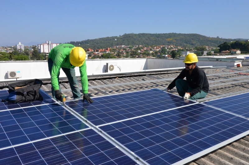 Presidente esclarece sobre licitação fotovoltaica