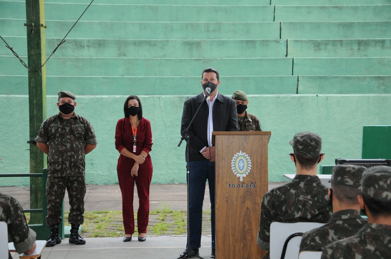 Presidente representa Câmara em formatura do Tiro de Guerra