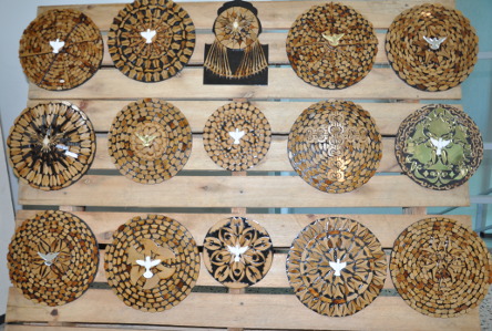 Retalhos de madeira viram arte nas mãos de artista plástico