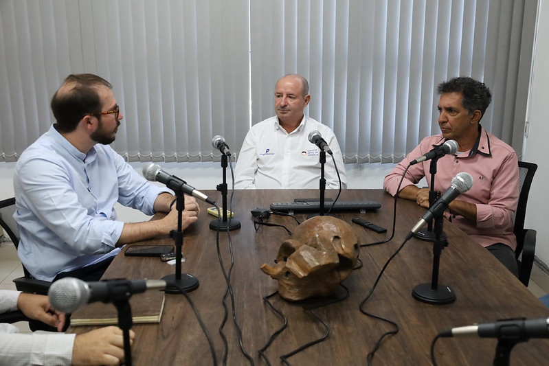Subsecretário Estadual de Habitação visita Câmara de Divinópolis