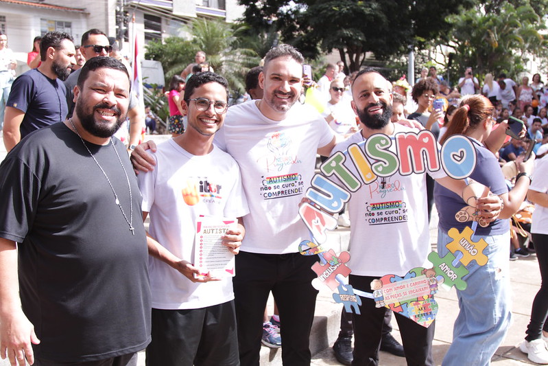 Vereadores participam da “Caminhada Inclusiva de Conscientização ao Autismo”