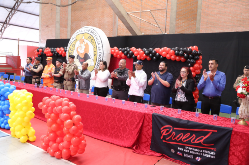 Vereadores prestigiam formatura de 700  alunos do Proerd 